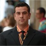 Costum negru de paza