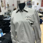 Cămașa gri hotel cu broderie